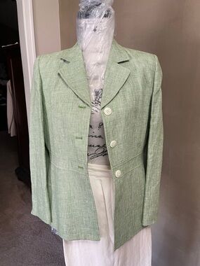 Le Suit Women's Light Linen Green Textured Blazer and Cream Matching Pants